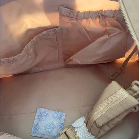 BEIS Sport Duffle - Picture 10 of 14